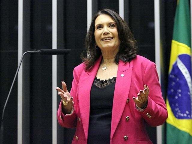 CPAC: 'Maior crime hoje no Brasil é apoiar Bolsonaro', diz Bia Kicis