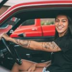 Bia Zaneratto, atacante da Seleção Brasileira, tem paixão por carros antigos; veja coleção