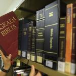 Justiça absolve acusado de furtar Bíblia, facas, taças e notebooks de igreja em BH