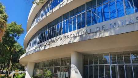 Biblioteca Pública fica na Praça da Liberdade, em Belo Horizonte