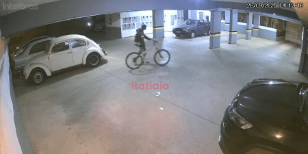 Vídeo mostra furto de bicicleta em garagem de prédio no bairro Castelo, em BH