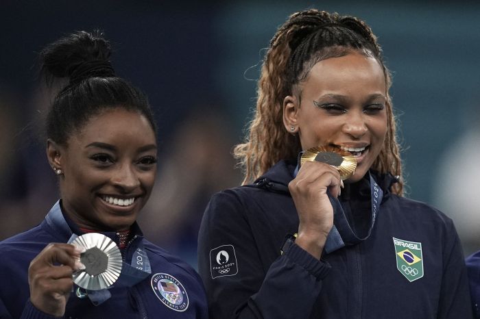 Rebeca Andrade conquista a medalha de ouro na final do solo