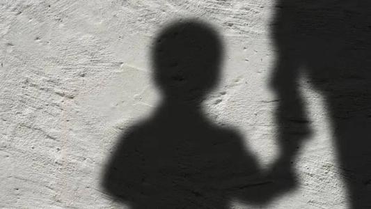 Enquanto Sablan estava na loja, a adolescente ficou no carro e escreveu o bilhete