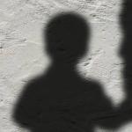 Adolescente de 13 anos pede ajuda através de bilhete e é salva de sequestro