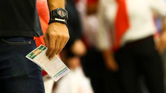 Bilhete simples da Mega-Sena fez três milionários no Brasil