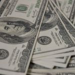 Volta do Carnaval precificando Trump. Bolsas sobem, dólar e juros futuros