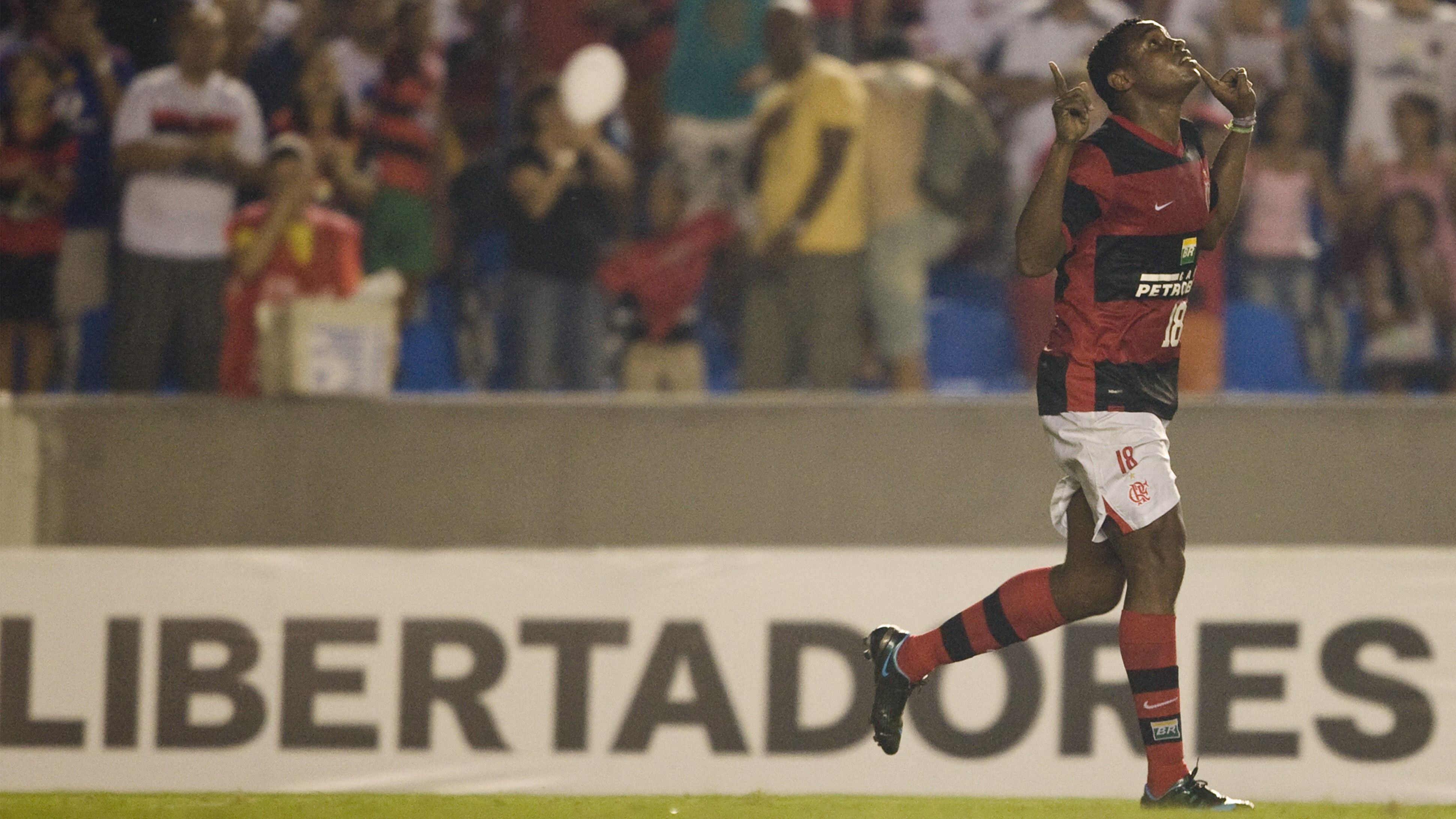 Ex-atacante do Flamengo revela 'amor' pela torcida do Atlético: ‘Carinho imenso’