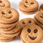 Biscoito com grampo gera indenização por dano moral de R$ 4 mil; entenda 