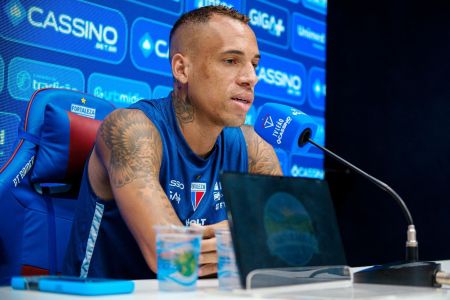 Atacante Breno Lopes durante entrevista coletiva