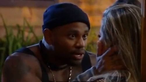 Black aconselha Kally após declaração de amor