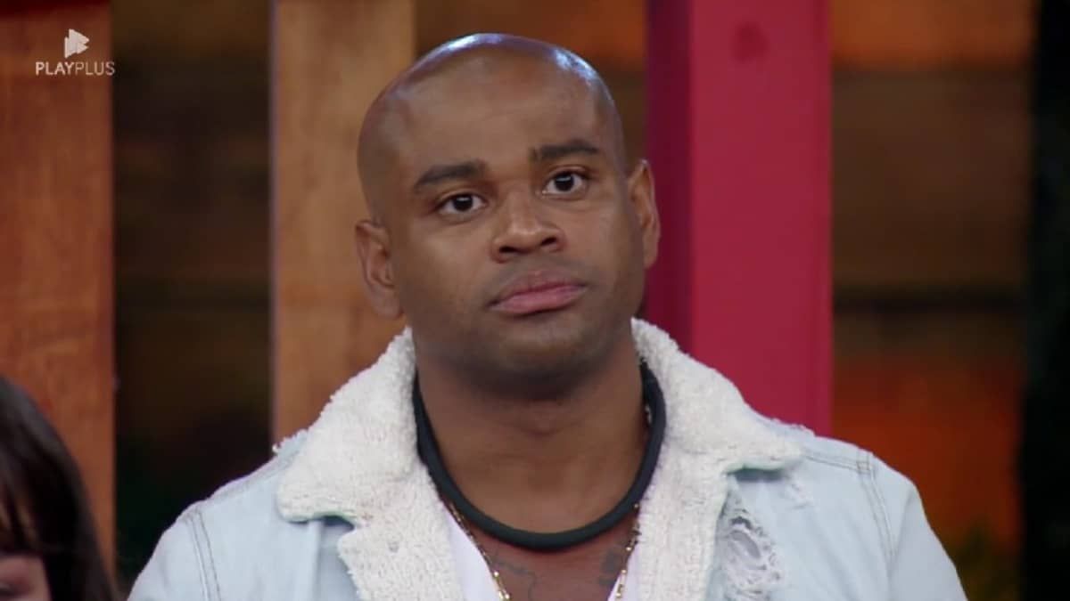 A Fazenda 15: Cézar Black faz confissão para Kally após ser salvo da Roça