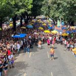 Carnaval de BH: bloco Baianeiros lota a Savassi; confira imagens