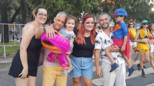 Bloco celebra as diversas formas de armar