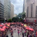 Bloco 'Funk You' arrasta milhares de foliões em BH com chuva de 'boletes'; veja fotos