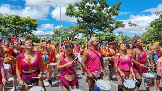 Bloco Havayanas Usadas celebra o carnaval de BH