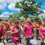 Carnaval BH: bloco Havayanas Usadas agita a cidade com muito axé; confira imagens 