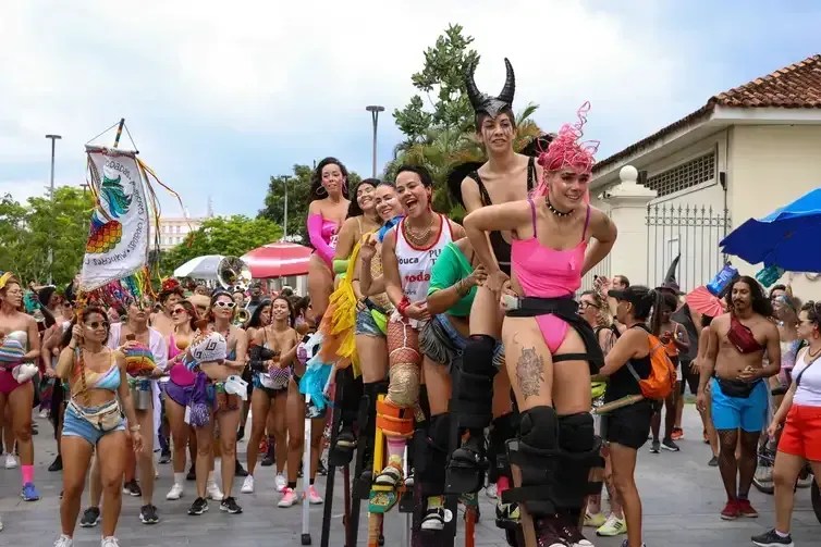 Blocos não oficiais abrem carnaval de rua do Rio de Janeiro