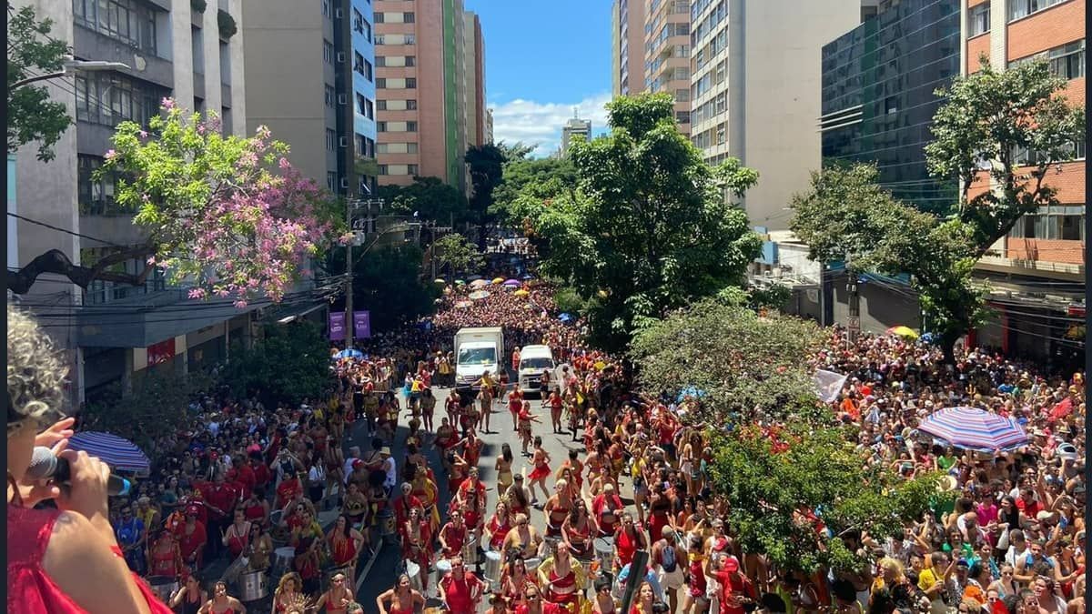 Cinquenta mil foliões se rendem ao “Truck do Desejo”