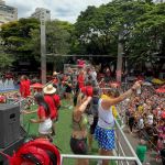 Bloco 'Putz Grilla' lota Savassi e agita foliões em BH; veja fotos