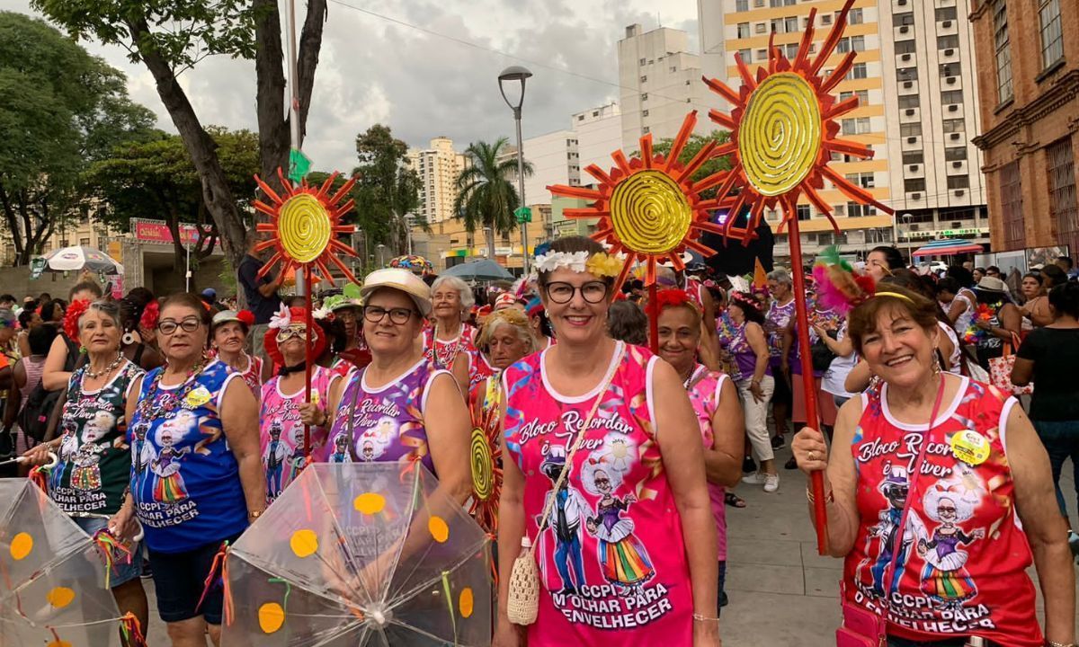 Carnaval 2025: 'Velho... É seu futuro!!' é o tema que embala o bloco Recordar é Viver em Juiz de Fora