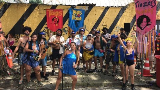 Bloco Tiozões do Pagode toca clássicos do estilo musical
