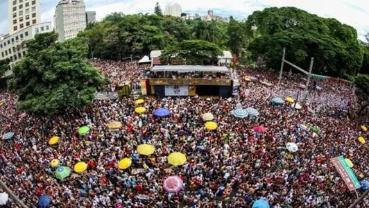Blocos começam a desfilar desde 9h até 21h