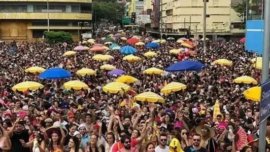 Blocos desfilam no sábado (25) e no domingo (26)