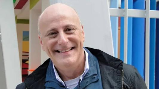 Blota filho como diretor Mathias em 'Malhação'