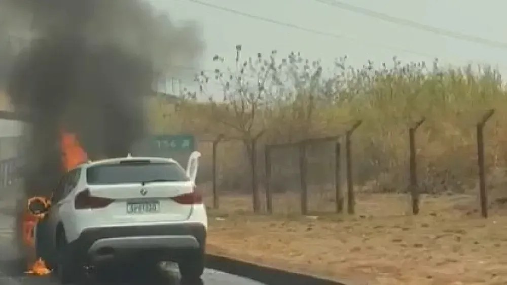 Veja como ficou a BMW de R$ 300 mil que pegou fogo no bairro Belvedere, em BH