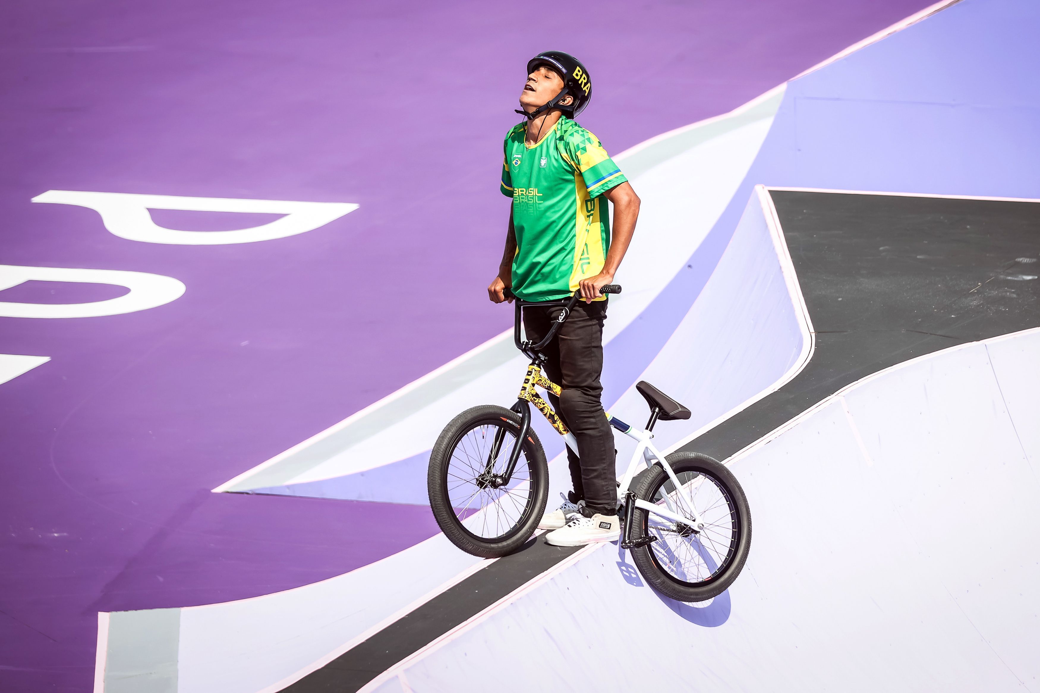 Gustavo Bala Loka vai bem, mas fica sem medalha no BMX em Paris 2024