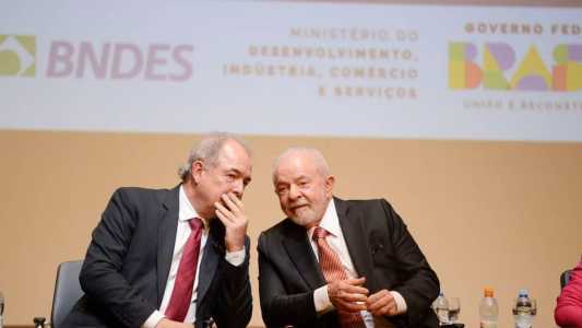 BNDES, presidido por Mercadante (esq.), pode ter papel importante em plano de Lula