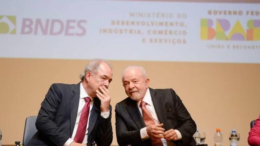 BNDES, presidido por Mercadante (esq.), pode ter papel importante em plano de Lula