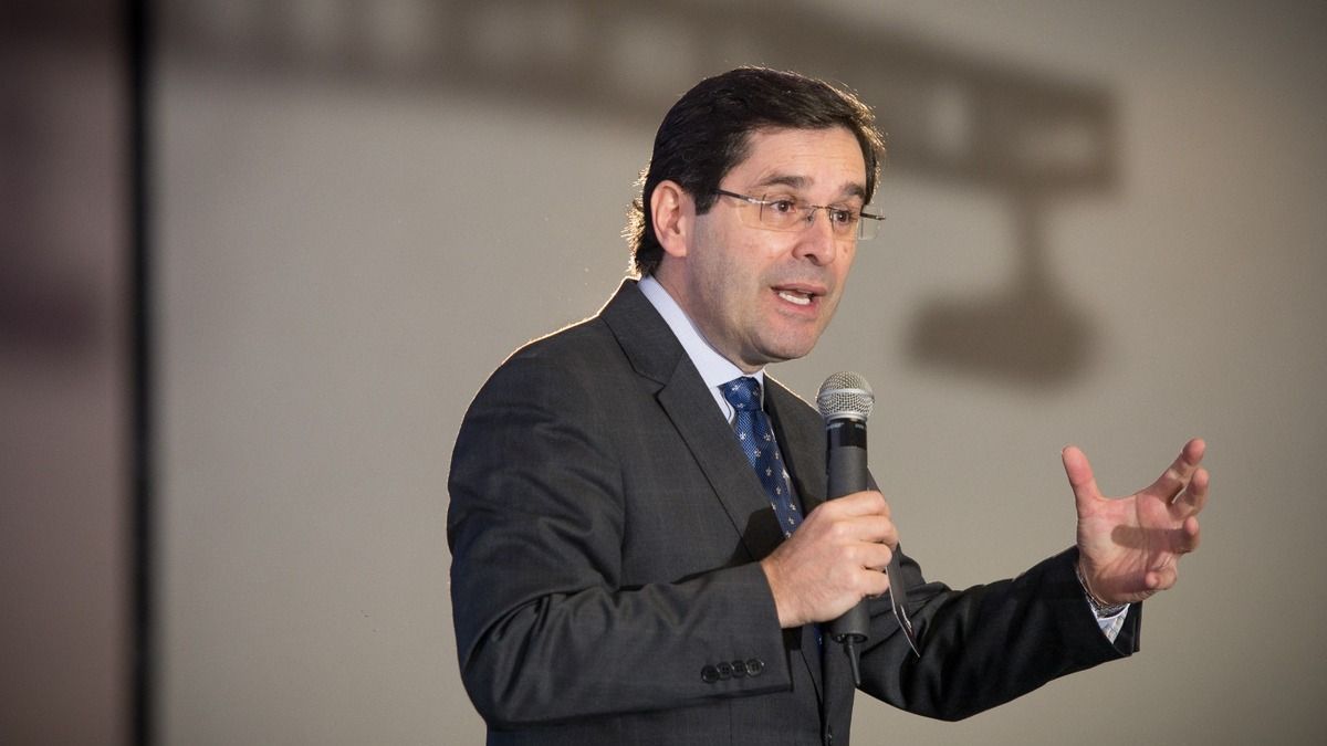 Morre Bob Floriano, ex-apresentador da Record e voz marcante das Casas Bahia