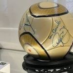 Bola autografada por Neymar que foi roubada em invasão ao Congresso é encontrada