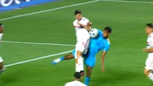Bola tocou no cotovelo de Beraldo, mas Wilton Pereira Sampaio não marcou pênalti