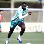 Bolasie, do Cruzeiro, reage à vitória do Flamengo sobre o Chelsea