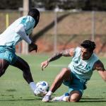 Romero conta bastidor de convivência com Bolasie no Cruzeiro: 'Muito engraçado'