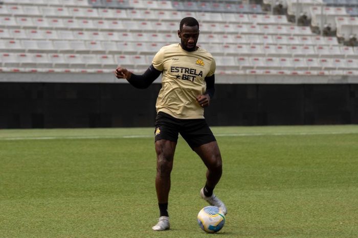 Yannick Bolasie, atacante congolês do Criciúma