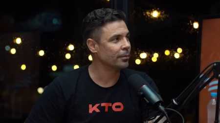 Bolívar durante entrevista ao Charla Podcast