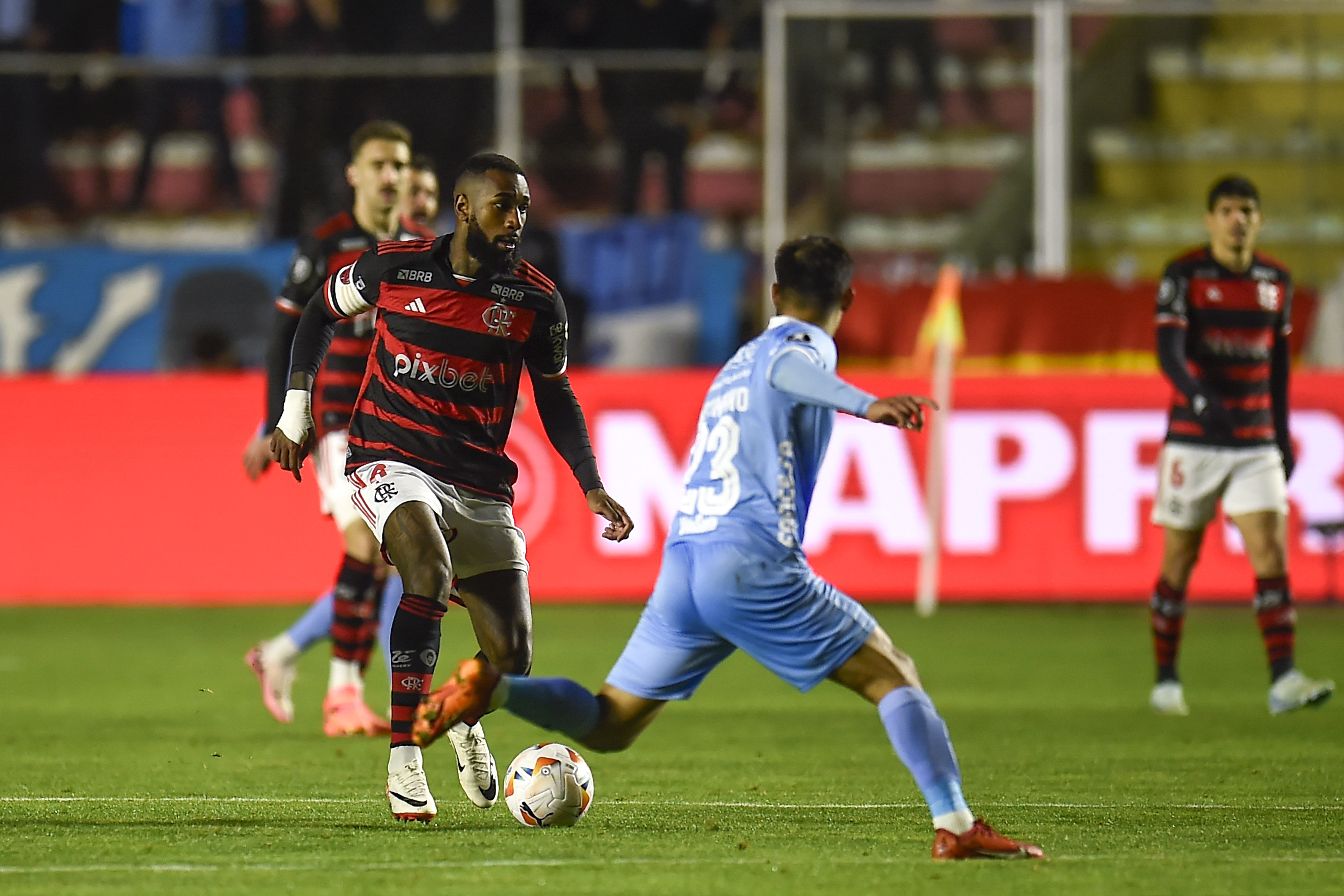 Vivo nas três frentes, Flamengo mantém desafio para Tite na gestão do elenco