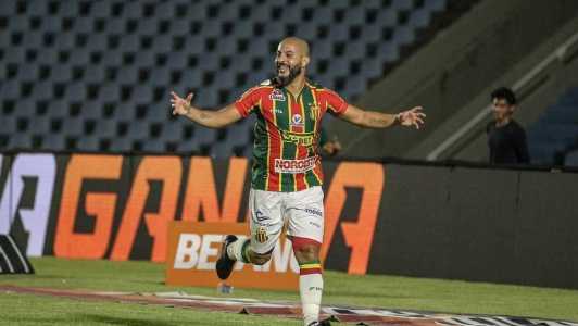 Bolívia Querida deixou o Z4 da Série B ao golear o Avaí