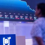 Dólar sobe refletindo alta global da moeda, e bolsa volta a cair