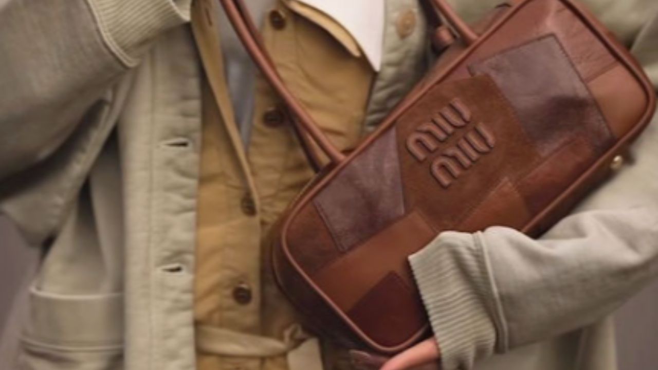 Bolsa marrom vira destaque no street style