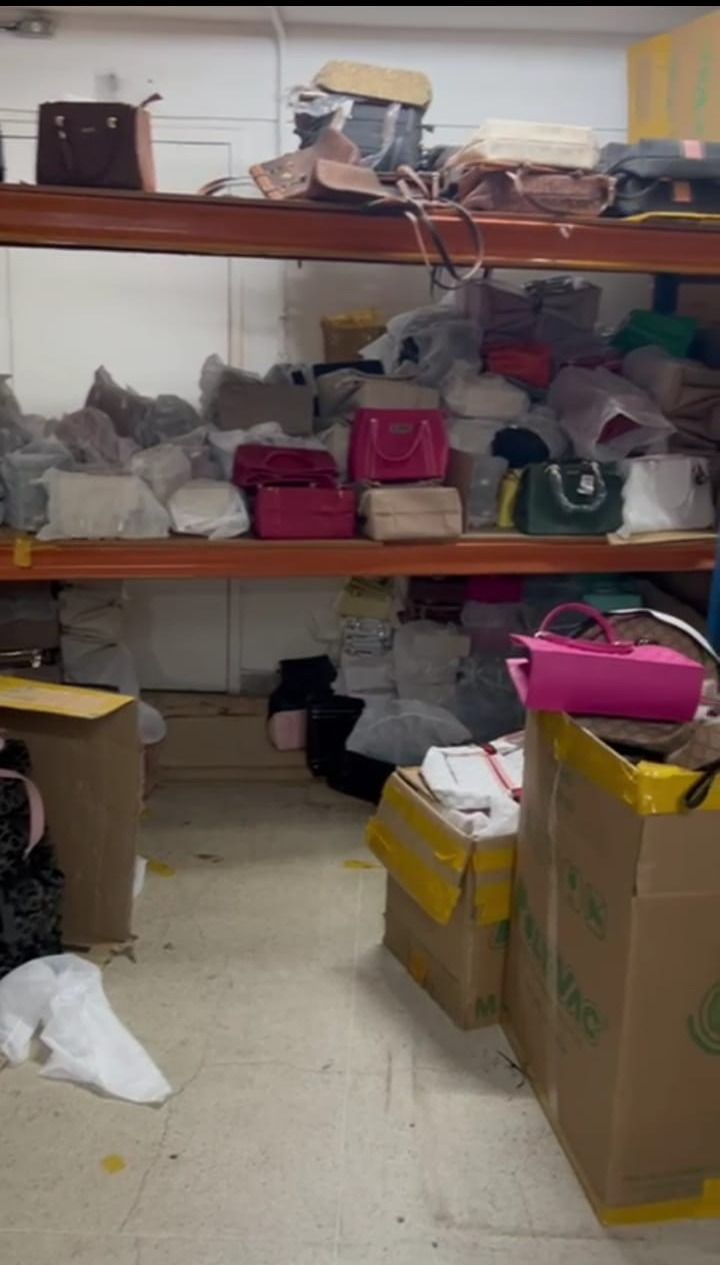 Polícia apreende na rua Augusta 35 mil bolsas que imitam marcas famosas