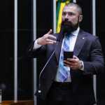 Deputado do PL compara Lula a Hitler e Stalin: ‘Todos têm vontade de desarmar o cidadão’