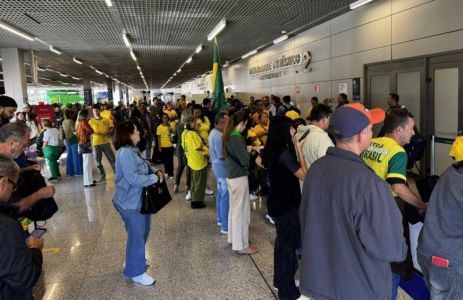 Apoiadores do ex-presidente Bolsonaro foram até Confins receber o ex-chefe do Executivo