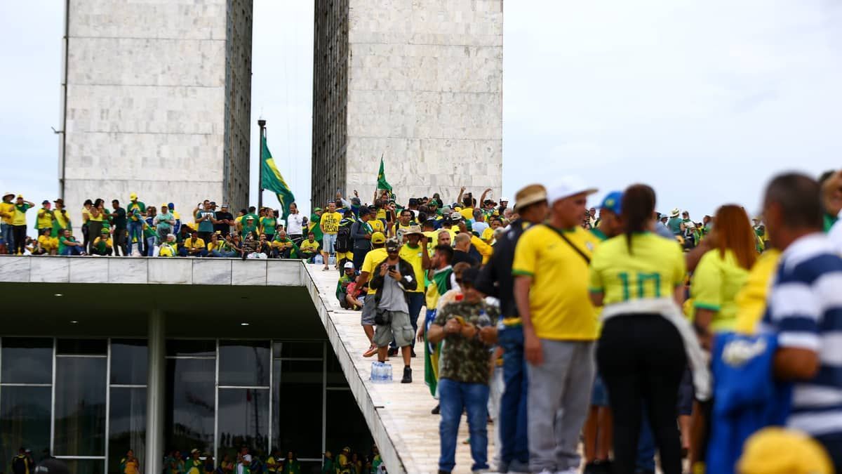PGR denuncia ao STF 39 pessoas que invadiram Senado e cobra R$ 40 milhões por danos