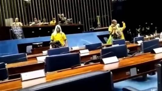 Bolsonaristas invadiram e destruíram plenário do Senado Federal