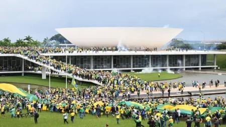 Bolsonaristas invadiram e destruíram sedes dos Poderes em Brasília