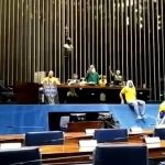 Gleisi chama governador do DF de 'irresponsável' após invasões em Brasília